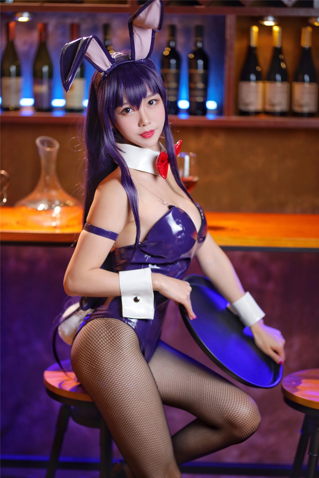 夜幕下的禁忌诗篇:性感女神与陌生贵族共写的不可复制激情传奇