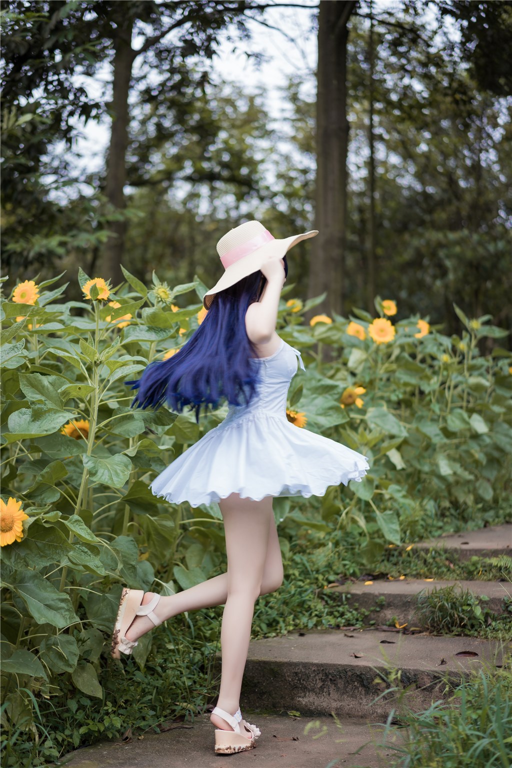 夜幕欲火真情：当红男神在隐秘派对上与国际才女共度的狂野之夜