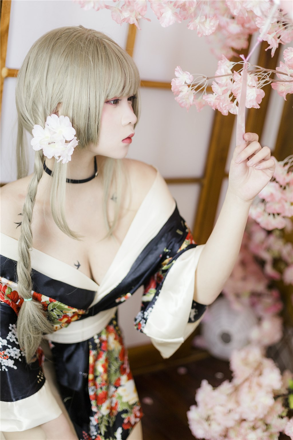 夜幕深情余韵：知名男星在午夜轿车内倾诉的那段撩人心弦的秘密